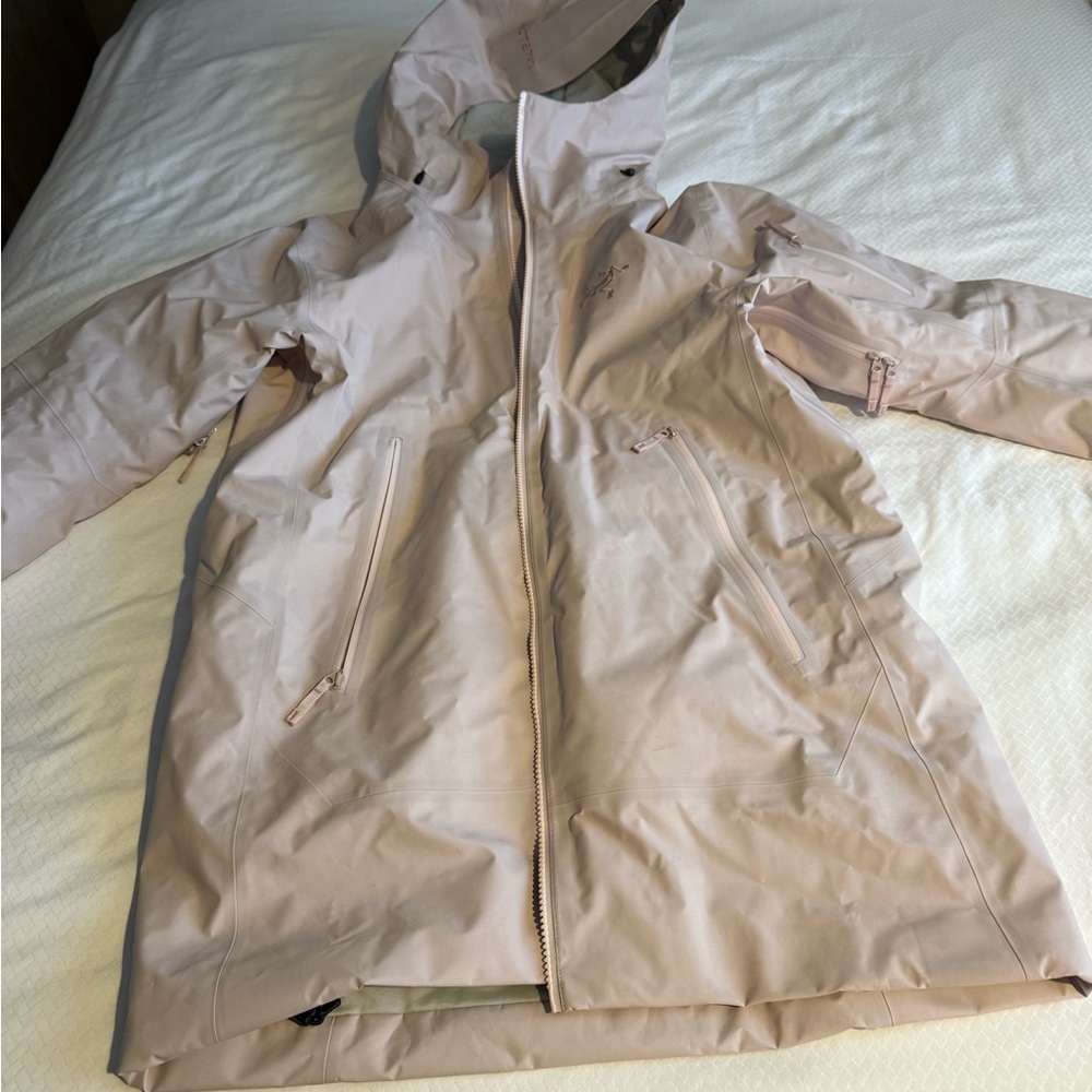 Arc'teryx Women's Soft Pink Ski Jacket